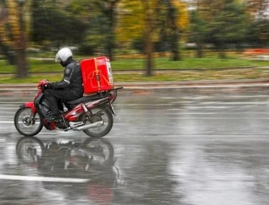 Εξοπλισμός ασφαλείας και επιπλέον αποζημίωση χρήσης για τους «ντελιβεράδες»